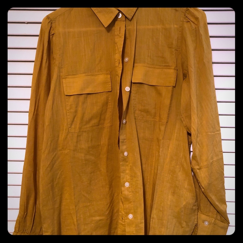 GAP bottom down shirt